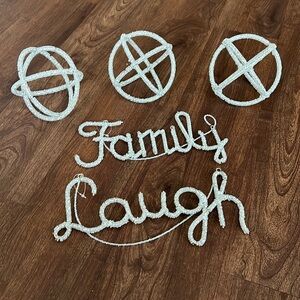 Decorate Laugh, Family letters and circle spheres